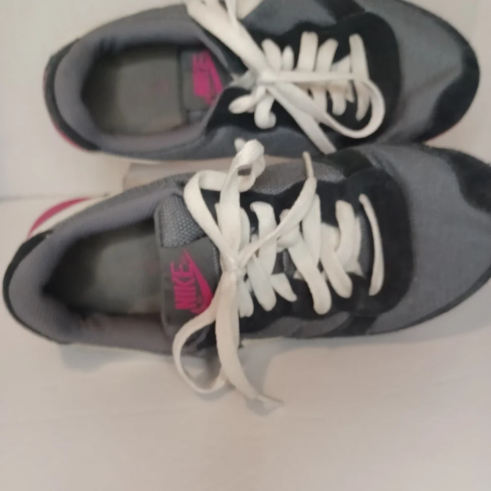 NIKE sz‎ 6.5 Women's Athletic Shoes Black And Pink white Swoosh # 324857-003